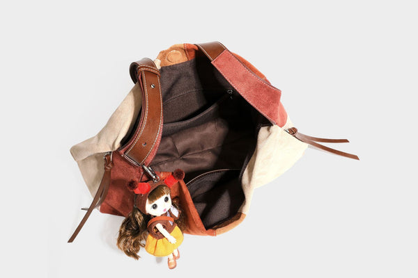 Weich fallende Patchwork-Tote in Braun, Rostrot, Camel und Beige aus Velourslederimitat mit Besatz in Lederoptik und verstellbarem Schulterriemen