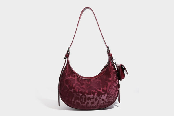 Crescent-Hobo-Schultertasche mit braunem Leopardenmuster, silbernen Nieten, Ösenbesatz, verstellbarem Riemen und abnehmbarem Mini