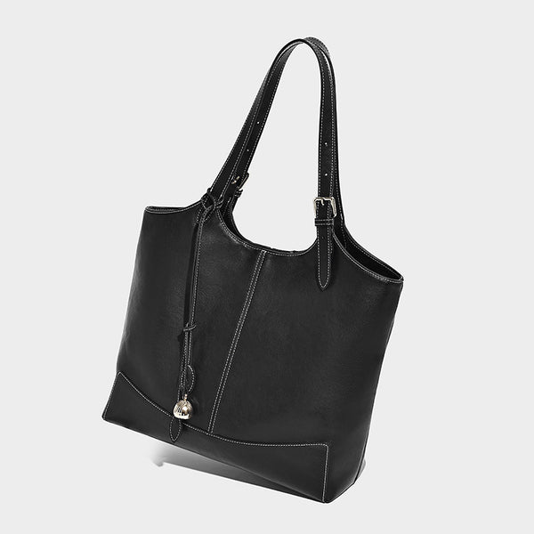 Große strukturierte Tote-Schultertasche in Braun mit langer doppelter Trägerkonstruktion, Schnallenbeschlägen, Quastenanhänger und geschwungenem