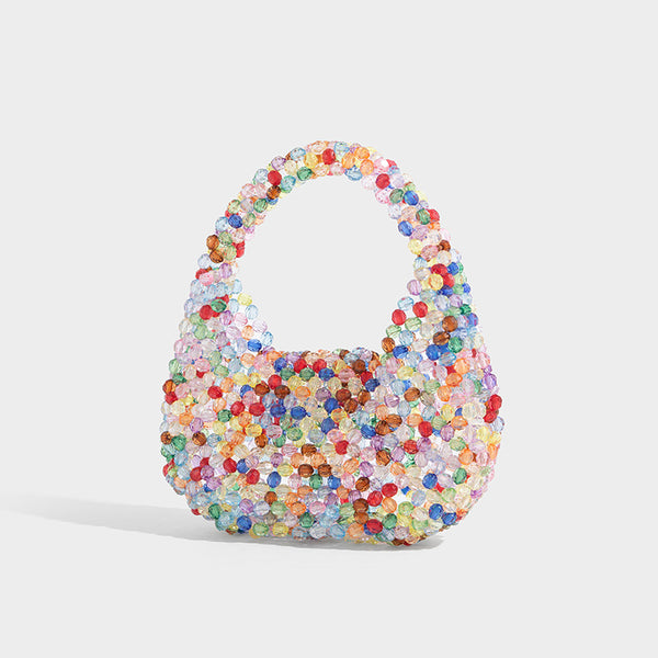 Kleine, abgerundete Hobo-Bag mit facettierten, durchscheinenden Perlen in Kristalloptik, passendem Perlenhenkel und silbernen Details, Vorderansicht