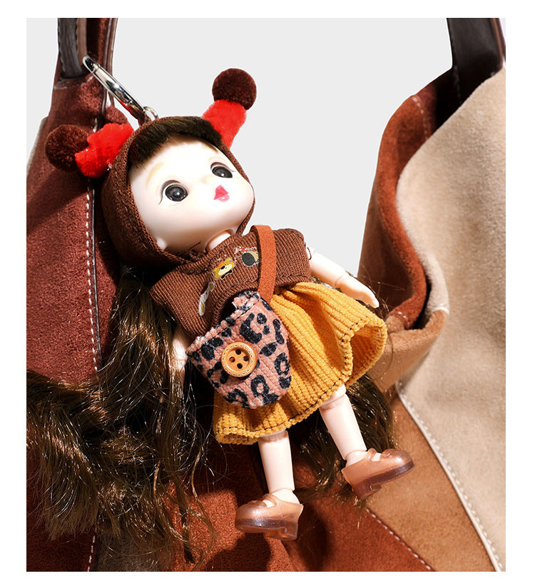 Weich fallende Patchwork-Tote in Braun, Rost, Camel und Beige mit Partien in Velourslederoptik, Besatz in Lederoptik und verstellbarem Schulterriemen