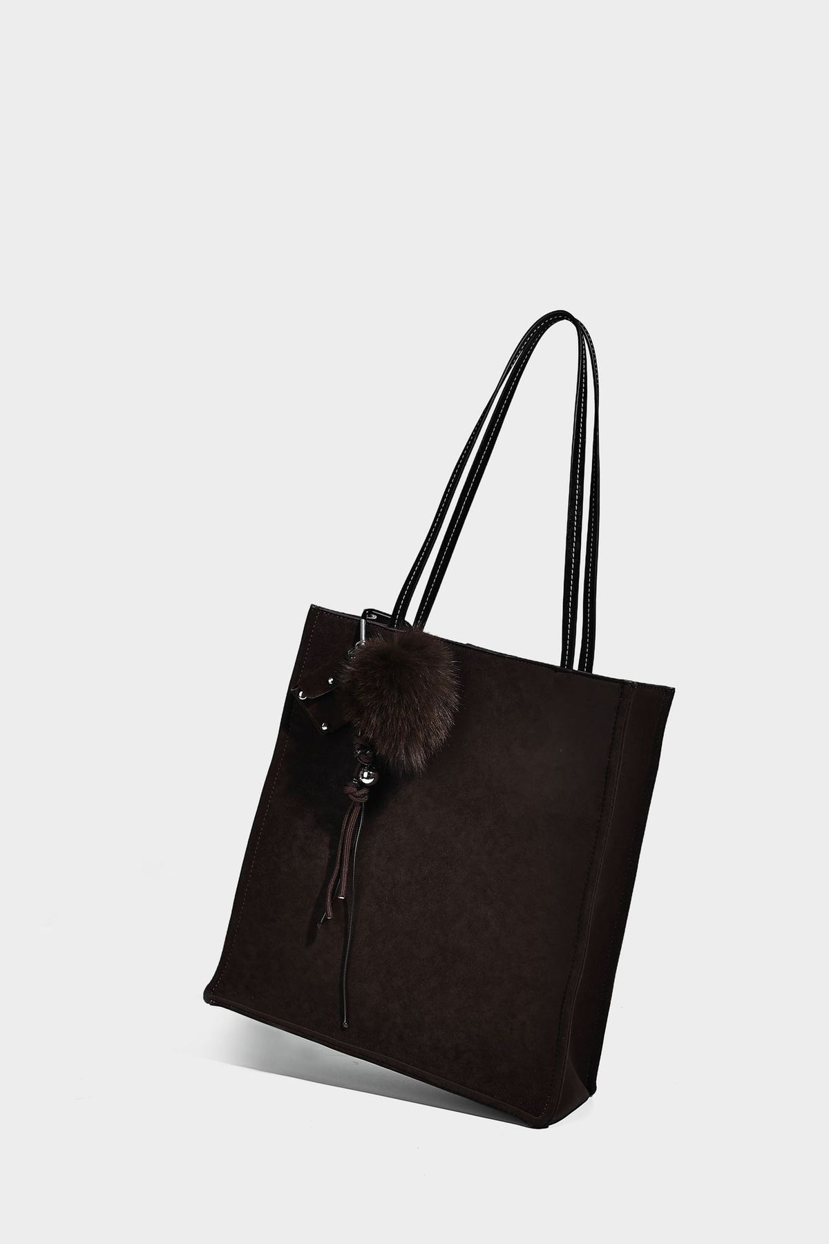 Hohe rechteckige Tote-Bag in matter Velourslederoptik mit zwei Schulterriemen und passender Reißverschlusstasche, Detailansicht 24