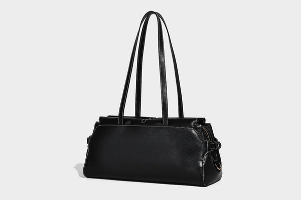 Strukturierte rechteckige Baguette-Schultertasche aus dunkelbraunem Material in glatter Lederoptik mit zwei Riemen und Reißverschluss oben
