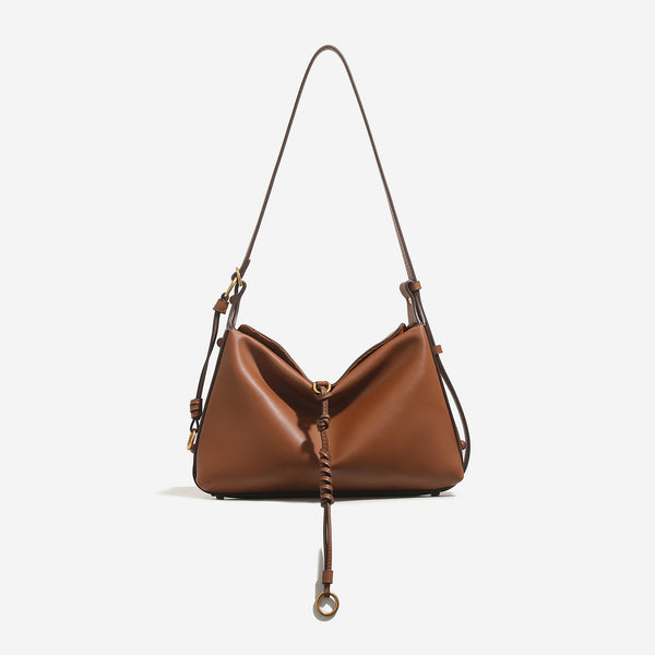 Weich fallende Hobo-Tasche in Halbmondform mit glatter, matter Oberfläche in Lederoptik, geknotetem Kordeldetail am Boden und Ring in Antikgold