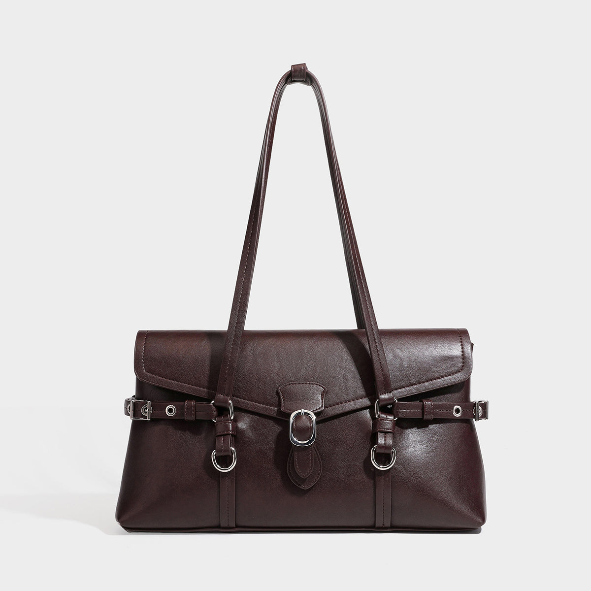 Strukturierte rechteckige Tote-Schultertasche mit Überschlagverschluss, vorderem Riemendetail mit Schnalle und silberfarbenen Ringbeschlägen in