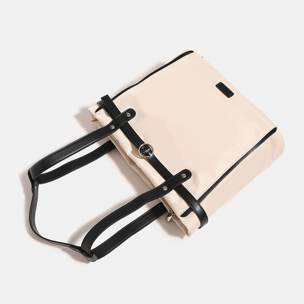 Große wandelbare Tote-Bag in Creme mit Riemen in Lederoptik und Ringschnallendetail, Detailansicht 4