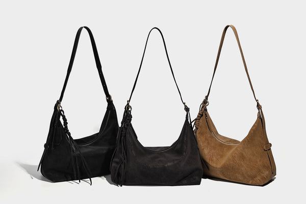 Lässige Hobo-Schultertasche mit matter Oberfläche, Quastenbesatz und goldfarbenen Metallelementen, Detailansicht 14