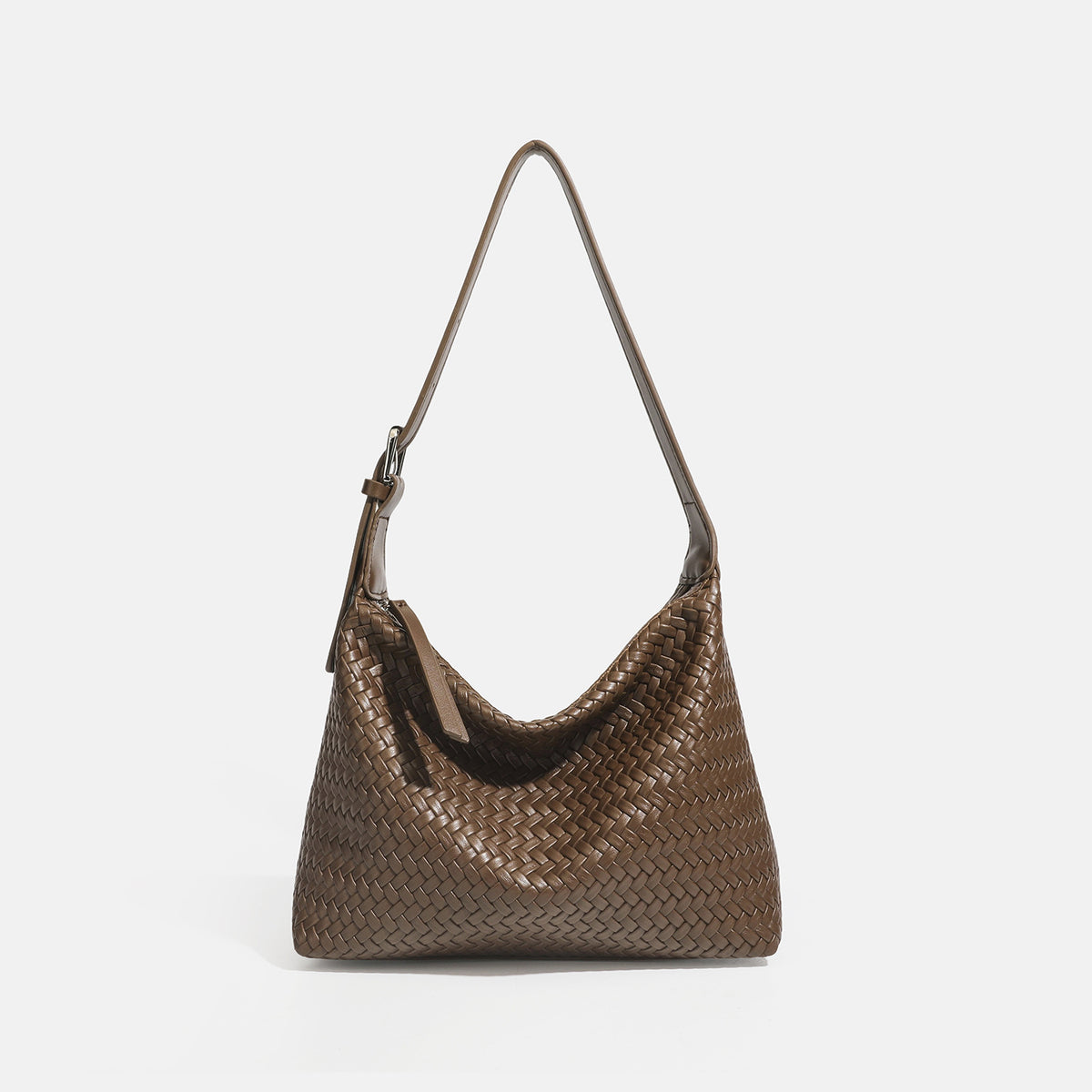 Kompakte Hobo-Schultertasche mit gewebter Optik, Reißverschluss oben, silberfarbenem Ringbeschlag und ineinander verflochtener Lederoptik, Detailansicht
