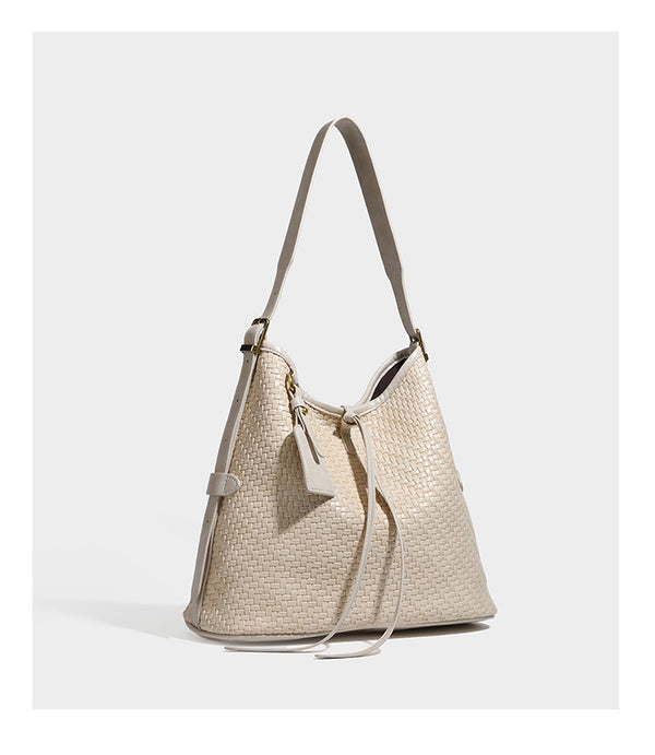 Lässig gewebte Schultertasche in Lederoptik mit Bindebandverschluss, goldfarbenen Metalldetails und einem Schulterriemen, Detailansicht 25