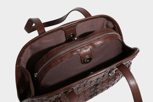 Strukturierte kuppelförmige Schulter-Tote-Bag mit geometrischer Flechtoptik in Lederoptik, langen Doppelriemen, Reißverschluss oben und rundem