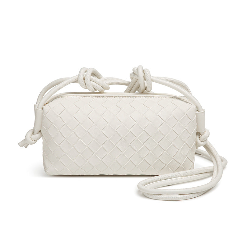 Kleine rechteckige Mini-Crossbody-Tasche in Webstruktur mit geknotetem Kordelriemen und Reißverschluss in Goldoptik, Detailansicht 11