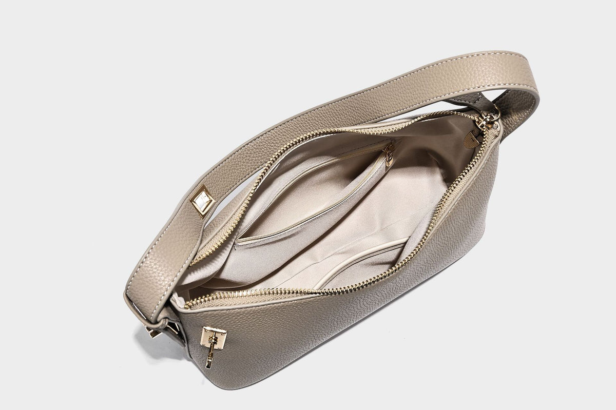 Hobo-Schultertasche in genarbter Lederoptik mit goldfarbenem Drehverschluss und Reißverschluss oben, Detailansicht 31