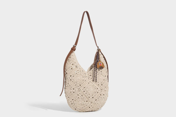 Lässige gehäkelte Hobo-Schultertasche aus Wachsschnur mit verstellbarem Riemen in Lederoptik und Taschenkorpus im offenen Gittermuster, Detailansicht 23