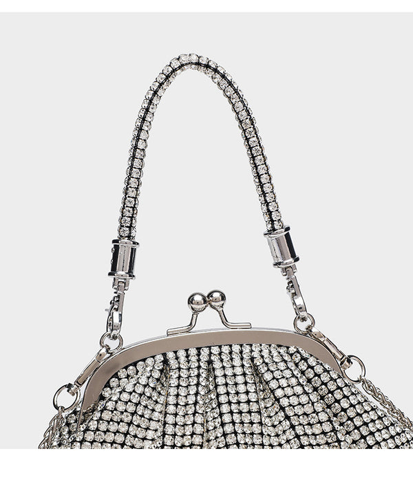 Kompakte Abendtasche mit durchgehendem Strassbesatz, silberfarbenem Metallrahmen, Strass-Tragegriff und abnehmbarer Kette