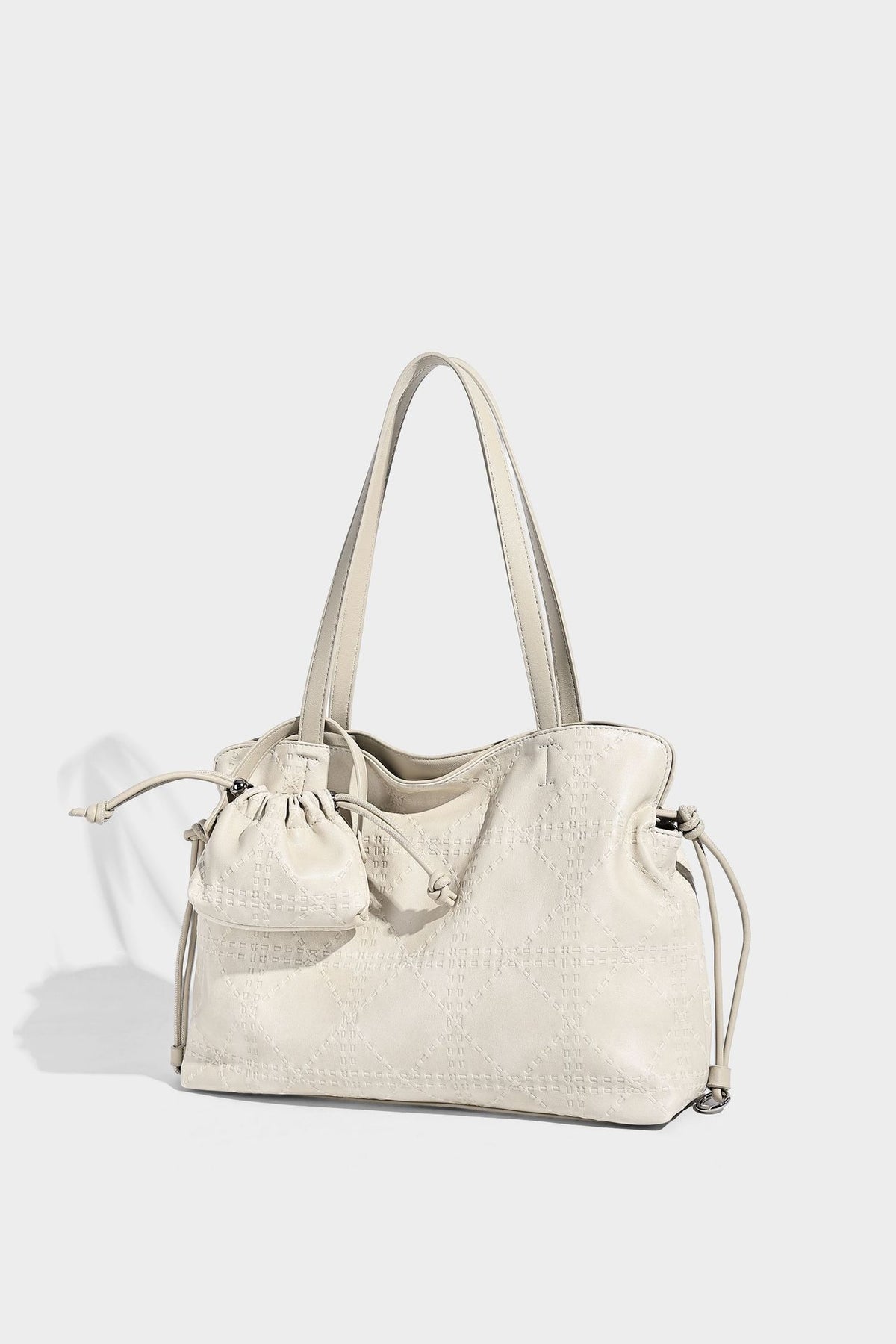 Große Tote-Schultertasche aus geprägtem Lederimitat in Elfenbein-Creme mit zwei langen Riemen, seitlicher Kordelraffung und abnehmbarem