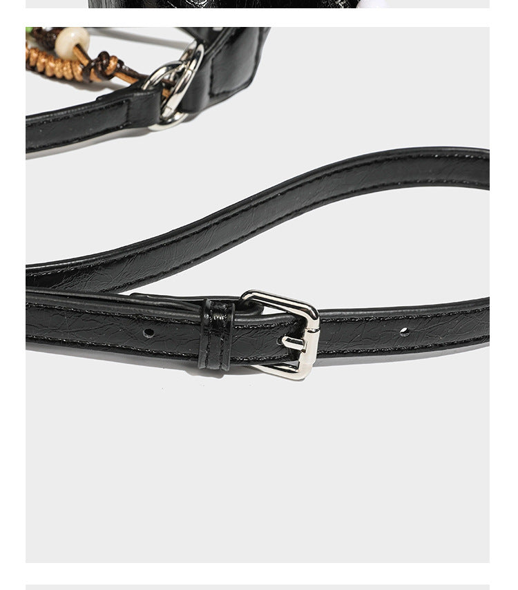 Lässig fallende Hobo-Schultertasche in Halbmondform mit glänzender, geknautschter Lederoptik, schmalem Riemen, silberfarbenen Ringbeschlägen und