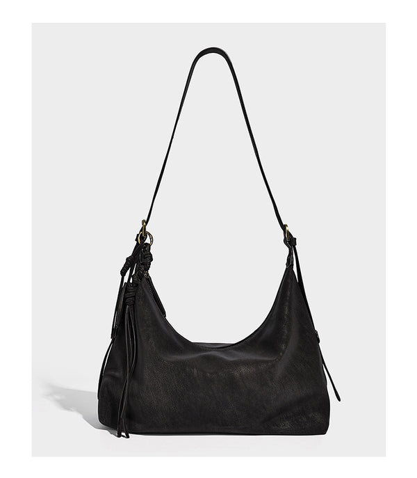 Lässige Hobo-Schultertasche mit matter Oberfläche, Quastenbesatz und goldfarbenen Metallelementen, Detailansicht 8