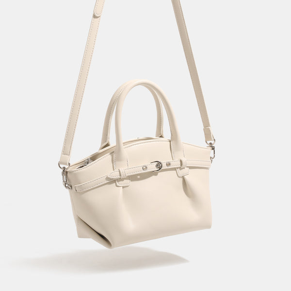 Mini-Trapeztasche aus glatter Lederoptik mit vorderem Riemen und Gürtelschnalle, zwei Tragegriffen und abnehmbarem, Detailansicht