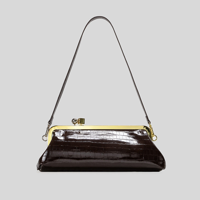 Strukturierte Clutch mit Kiss-Lock-Rahmenverschluss aus dunkelbrauner, krokodil-geprägter Lederoptik mit goldfarbenen Details und schmalem