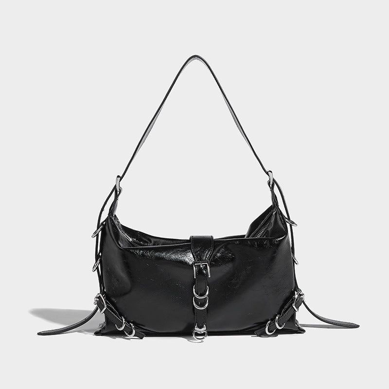 Lässig fallende Hobo-Schultertasche mit Used-Finish, silberfarbenen Ring- und Schnallendetails sowie verstellbarem Riemen, Detailansicht 7