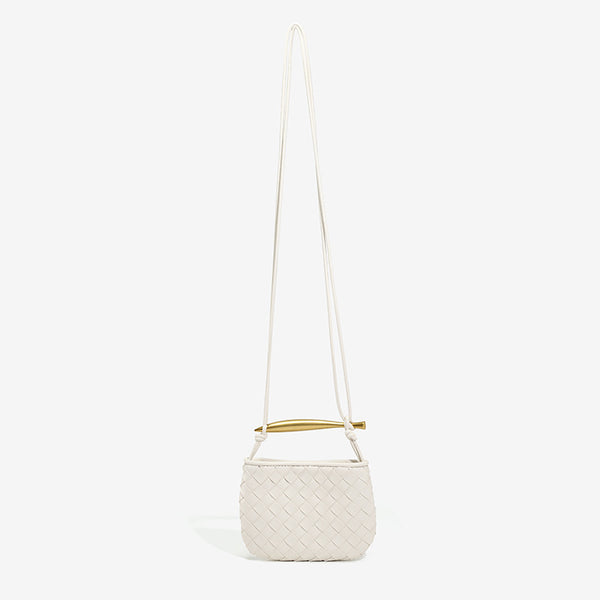 Mini-Crossbody-Etui mit gewebter Rautenstruktur, geschwungenem Henkel in Goldoptik und schmalem Kordelriemen, Detailansicht 7
