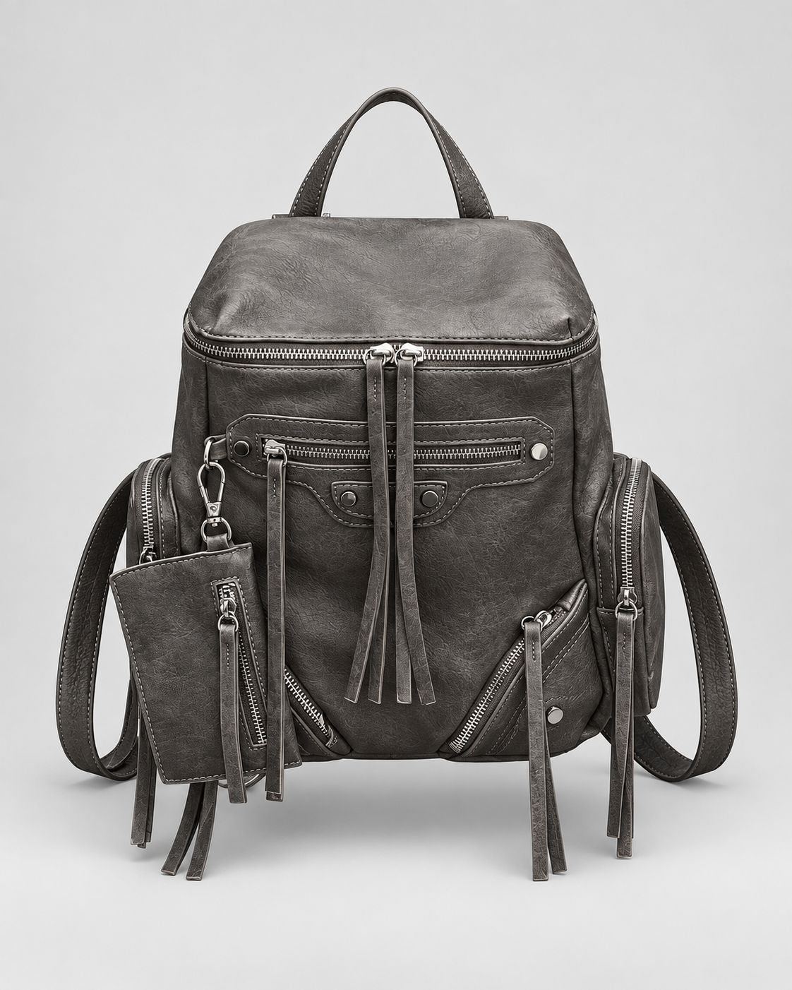 Schwarzer Rucksack in strukturierter Lederoptik mit mehreren Reißverschlussfächern in Silberoptik, Quasten-Zippern und abnehmbarem Mini-Etui