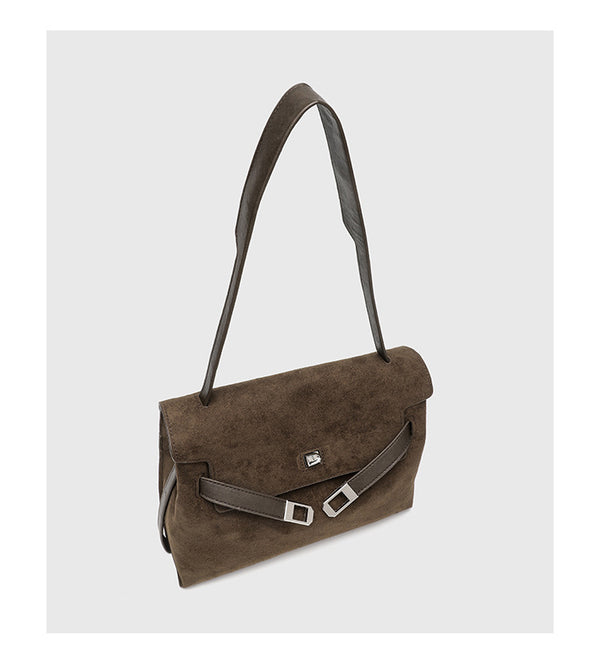 Schultertasche mit Umschlagklappe in kaffeebrauner Velourslederoptik, silberfarbenem Drehverschluss und dunklem Besatz in Lederoptik, Detailansicht 13