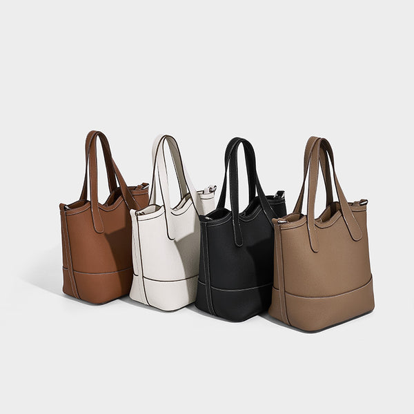 Strukturierte Tote-Bag in Karamellbraun mit genarbtem Finish, zwei Henkeln, abnehmbarem Schulterriemen und herausnehmbarem Reißverschluss
