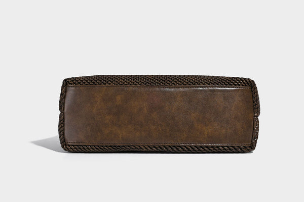 Weich fallende Hobo-Schultertasche in Braun mit Flechtoptik, Besätzen in Lederoptik und abnehmbarer Vordertasche mit Reißverschluss, Detailansicht 31