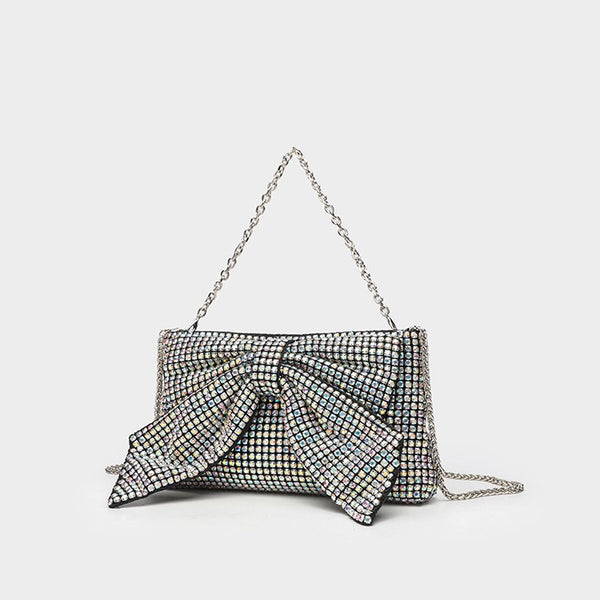 Kleine rechteckige Clutch zum Umhängen mit Schleife, vollständig mit Strasssteinen besetzt, silberfarbenem Kettenriemen, Vorderansicht