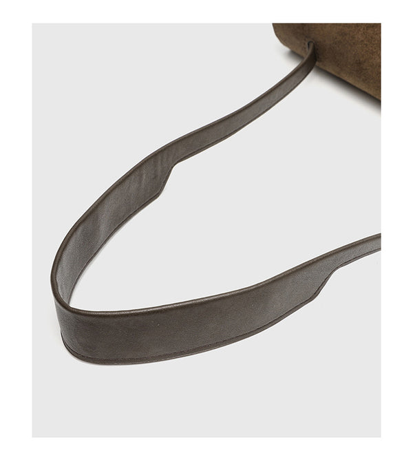 Schultertasche mit Umschlagklappe in kaffeebrauner Velourslederoptik, silberfarbenem Drehverschluss und dunklem Besatz in Lederoptik, Detailansicht 14