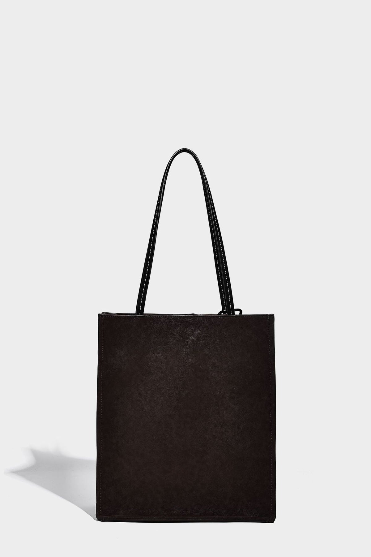 Hohe rechteckige Tote-Bag in matter Velourslederoptik mit zwei Schulterriemen und passender Reißverschlusstasche, Detailansicht 26