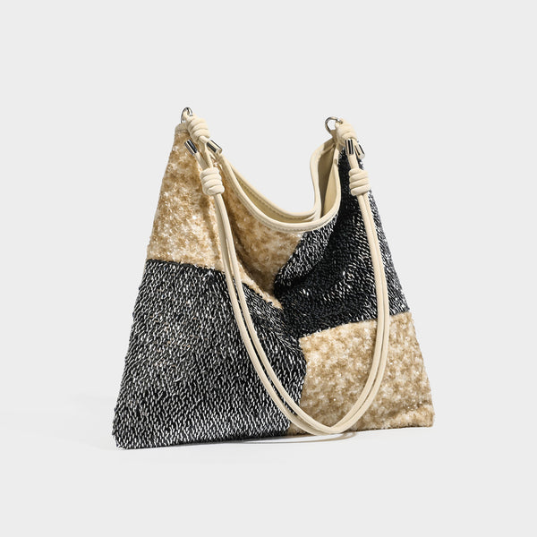 Lässig fallende Schulter-Tote mit Patchwork-Pailletten, Colorblocking-Einsätzen in Schwarz-Gold oder Creme-Silber und verstellbarem schmalem Riemen
