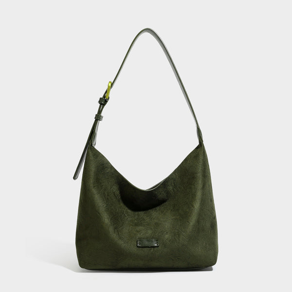 Dunkelbraune, weich fallende Hobo-Schultertasche mit strukturiertem Körper in Veloursleder-Optik, glatten Besätzen in Leder-Optik und Beschlägen in Antikgoldoptik, Detailansicht