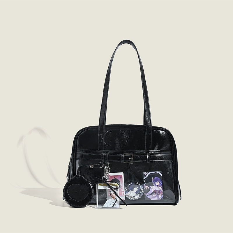 Strukturierte Boston-Schultertasche mit abgerundetem rechteckigem Korpus, zwei Tragegriffen und vorderer Reißverschlusstasche, Detailansicht 8