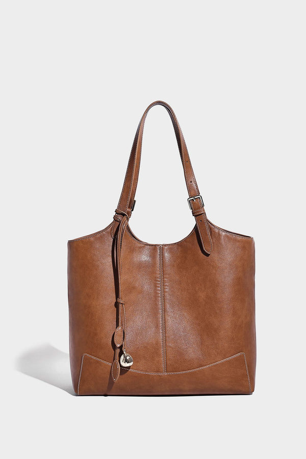 Große, strukturierte Schultertasche im Tote-Stil in Braun und Lederoptik mit langen Doppelriemen, Schnallenbeschlägen, Quasten-Anhänger und geschwungener