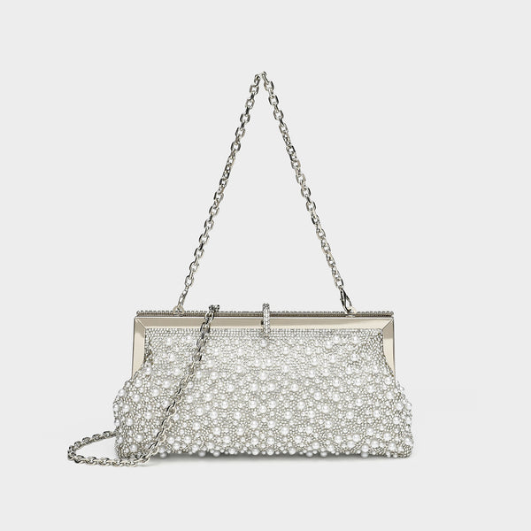 Rechteckige, mit Kunstperlen und Strasssteinen besetzte Abend-Clutch mit silberfarbenem Bügelverschluss und abnehmbarem Kettenriemen