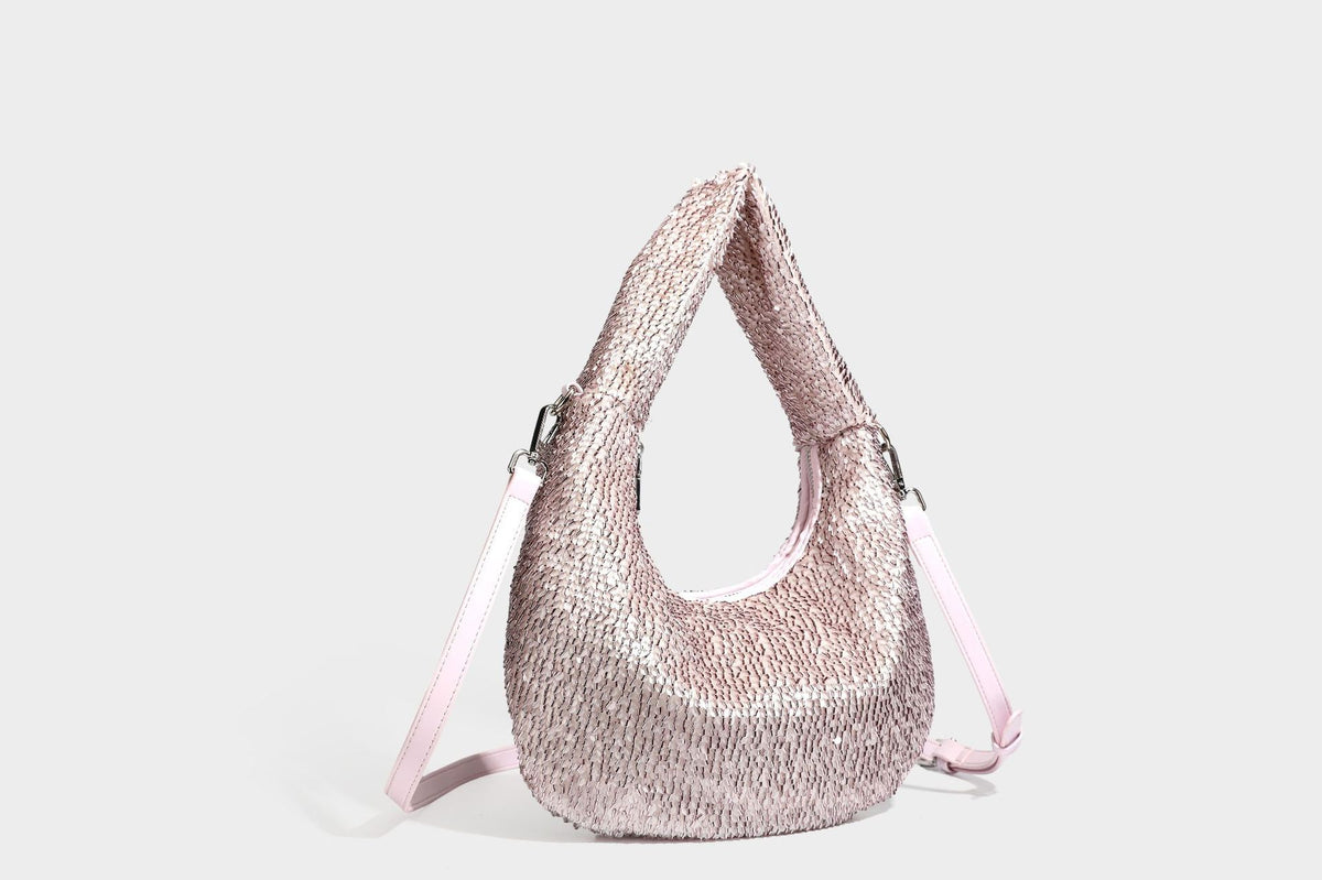 Lässig drapierte, tropfenförmige Hobo-Schultertasche mit durchgehendem Metallic-Paillettenbesatz und silberfarbenen Metalldetails, Detailansicht 31