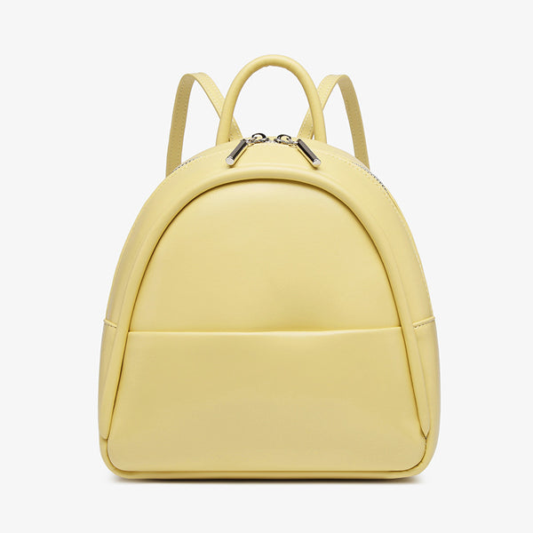 Kleine kuppelförmige Mini-Rucksackhandtasche in Pastellgelb mit glatter Oberfläche in Lederoptik, bogenförmigem Reißverschluss oben und silberfarbenen Details