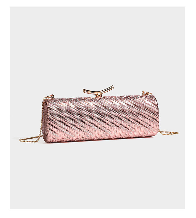Strukturierte metallische Abend-Clutch mit gewebter Optik, geschwungenem goldfarbenem Kiss-Lock-Verschluss und abnehmbarem schmalem goldfarbenem Kettenriemen