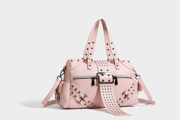 Strukturierte Moto-Satchel mit Nieten, Schnallenriemen, zwei Tragegriffen und abnehmbarem Crossbody-Riemen aus glattem Material mit Detail