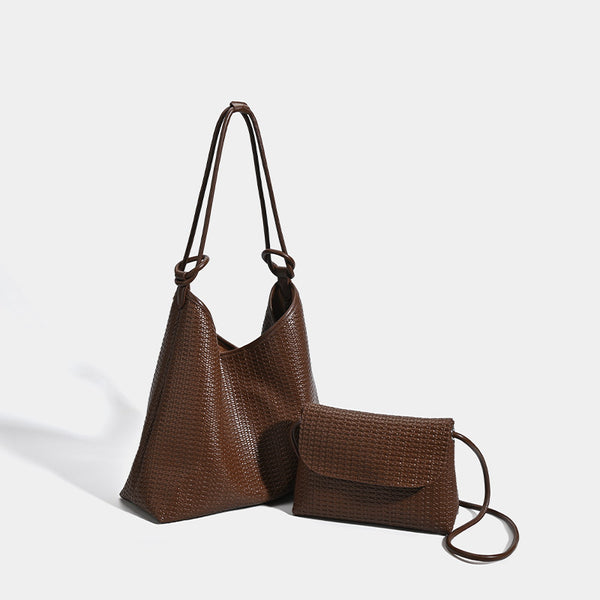 Weich fallende Tote-Bag in gewebter, geprägter Lederoptik mit schmalen, geknoteten Schulterriemen in Trapezform, Detailansicht 3