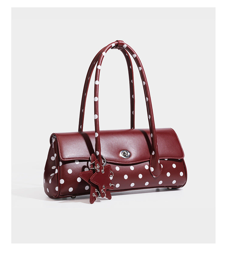 Strukturierte Baguette-Tasche mit Polka-Dot-Muster, glänzender Lederoptik, zwei Tragegriffen, silberfarbener Drehverschlussklappe und