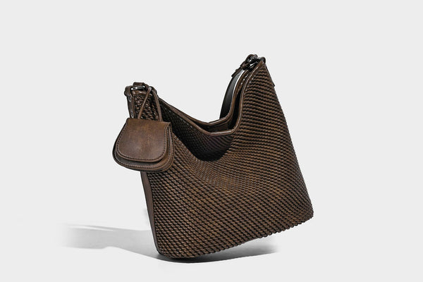 Große, weich fallende Hobo-Schultertasche mit Webstruktur in Braun, mit Mini-Tasche mit Überschlag und schmalem Knotenträger, Detailansicht 26