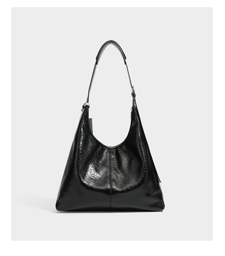 Große dunkelbraune, glänzende, geknautschte Hobo-Schultertasche mit Reißverschluss, goldfarbenen Beschlägen, verstellbarem Riemen und hellblauem