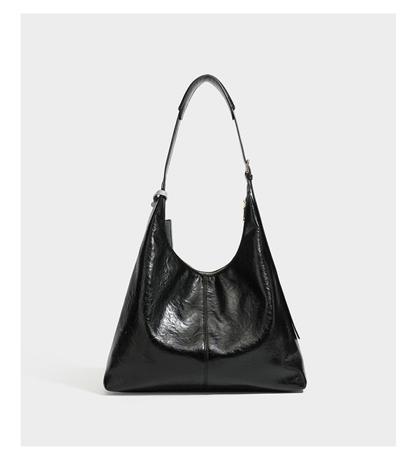 Große dunkelbraune, glänzende, geknautschte Hobo-Schultertasche mit Reißverschluss, goldfarbenen Beschlägen, verstellbarem Riemen und hellblauem