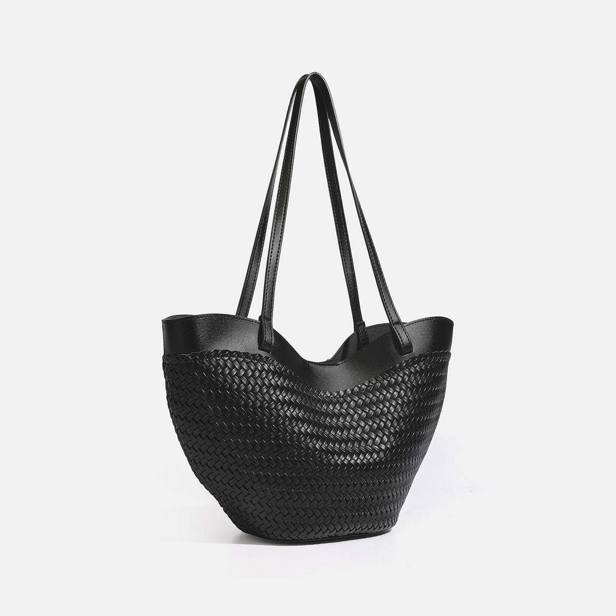 Große schwarze gewebte Tote-Bag mit glatten Besätzen in Lederoptik, langen doppelten Schulterriemen und geschwungener Silhouette, Detailansicht 3