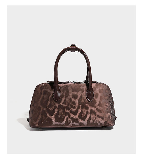 Strukturierte Henkeltasche mit tonal abgestimmtem Leopardenprint, Besatz in Lederoptik, gerollten Henkeln, vorderem Drehverschluss und