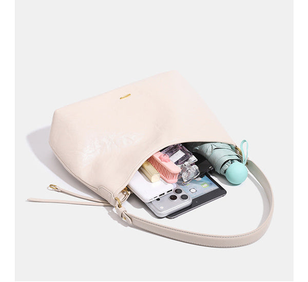 Large crinkled leather-look hobo shoulder bag with zip closure and gold-tone hardware, detail view 13