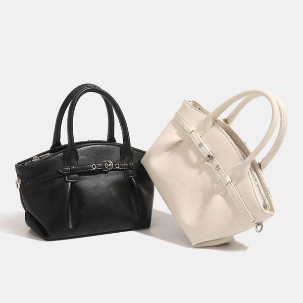 Mini-Trapeztasche aus glatter Lederoptik mit vorderem Riemen und Gürtelschnalle, zwei Tragegriffen und abnehmbarem, Detailansicht